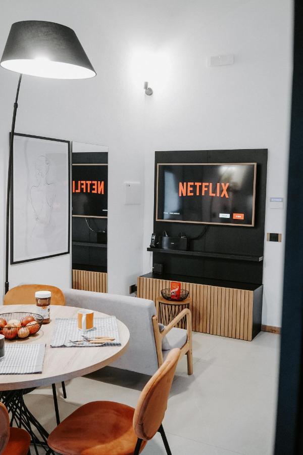 Dislocati Bnb - Jacuzzi Privata - Cucina - Tv60" - Minimal Luxury Marigliano Exterior foto
