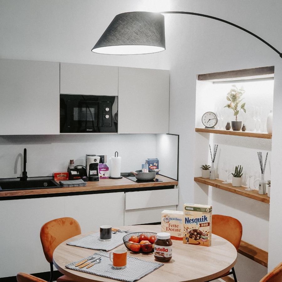 Dislocati Bnb - Jacuzzi Privata - Cucina - Tv60" - Minimal Luxury Marigliano Exterior foto